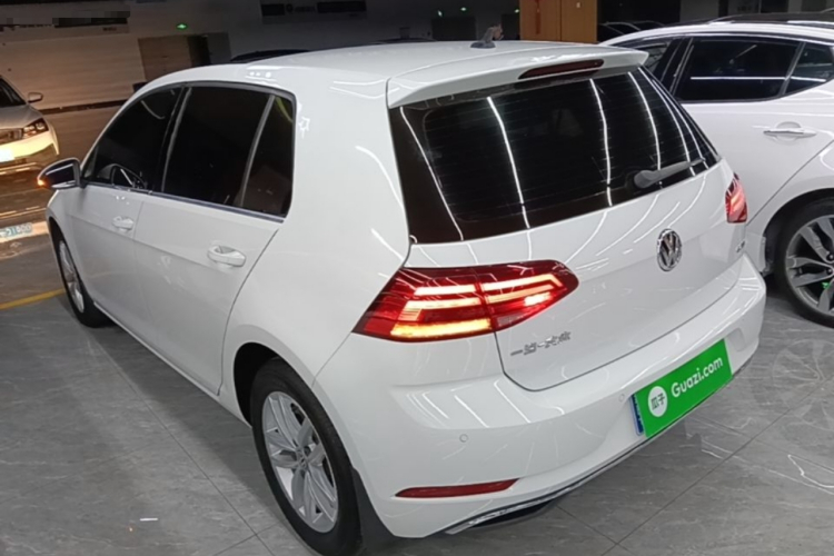 Volkswagen Golf 2019 car image #5