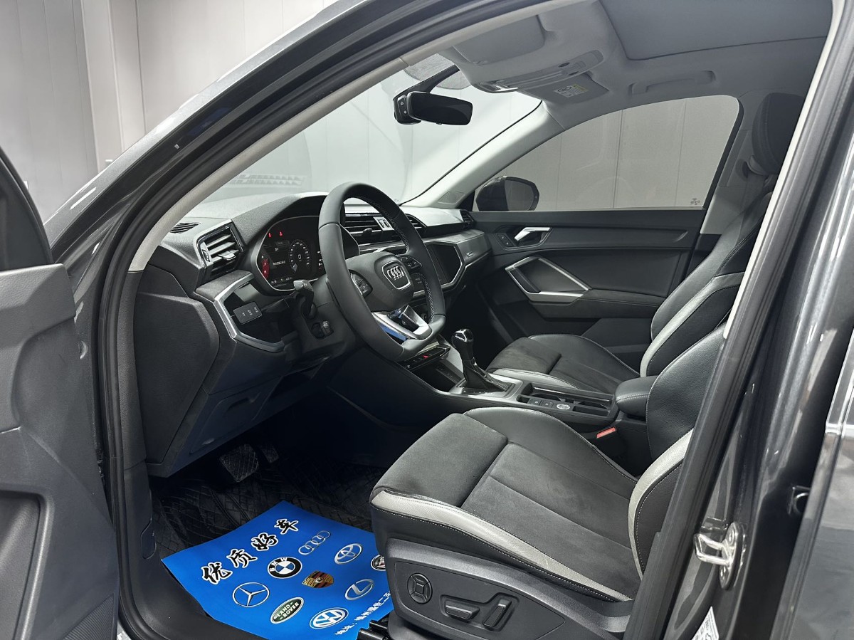 Audi Q3 2023 car image #4