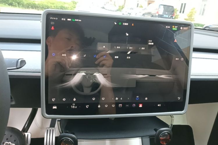 Tesla Model Y 2023 #13 Tesla Model Y 2023 car image #13