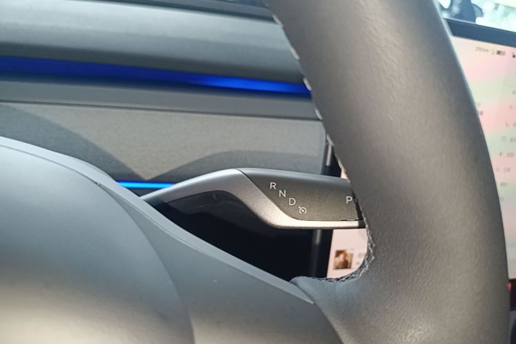 Tesla Model Y 2023 #14 Tesla Model Y 2023 car image #14