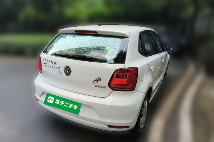 Volkswagen Polo 2015 car image #5
