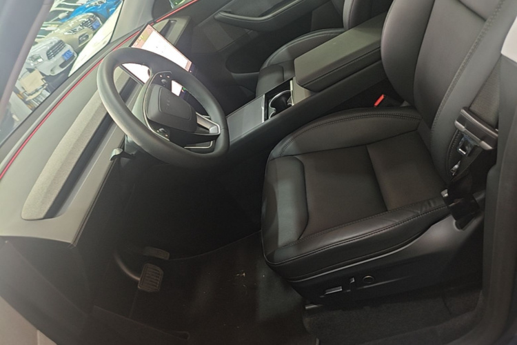 Tesla Model Y 2025 #17 Tesla Model Y 2025 immagine di auto #17