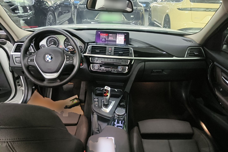 BMW 3 Series 2019 car image #11