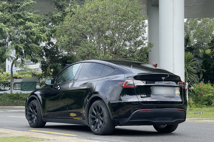 Tesla Model Y 2022 car image #5