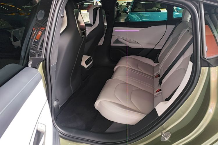 MI SU7 2024 car image #17