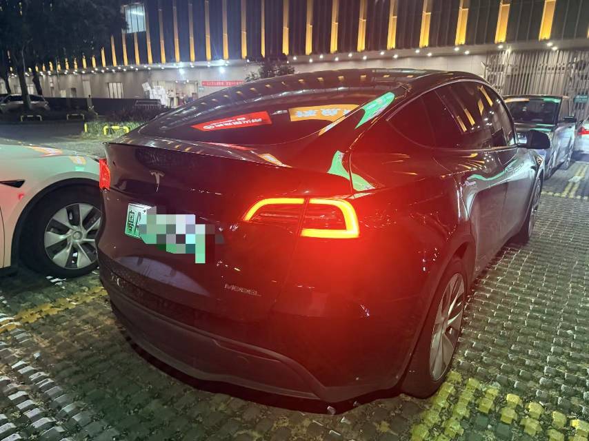 Tesla Model Y 2023 #3 Tesla Model Y 2023 car image #3
