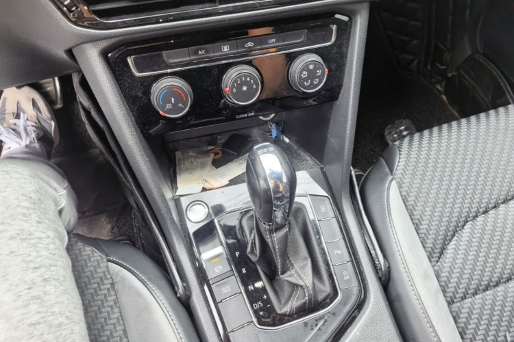 Volkswagen Tharu 2019 car image #18