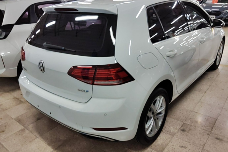 Volkswagen Golf 2018 car image #7