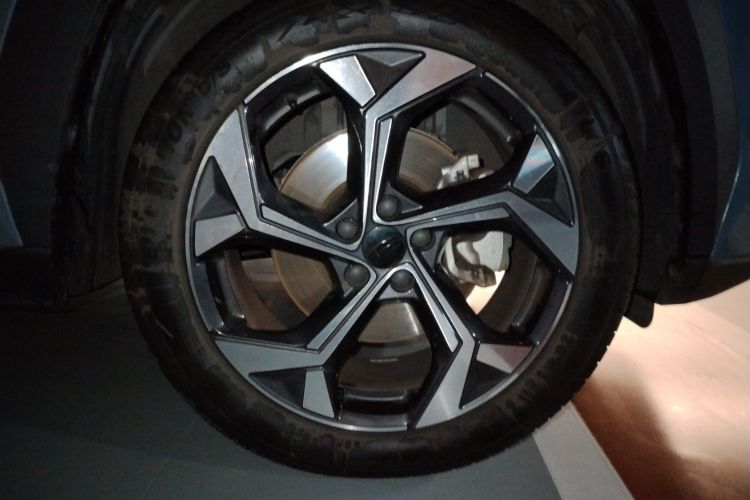 GEELY Boyue L 2023 car image #9