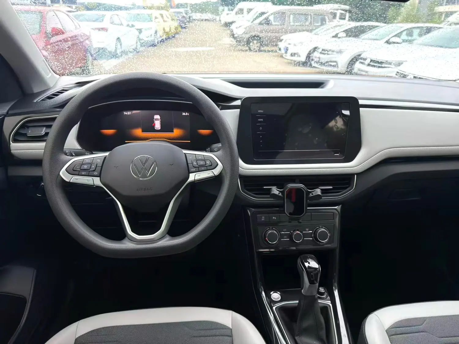 Volkswagen Tharu 2026 car image #3