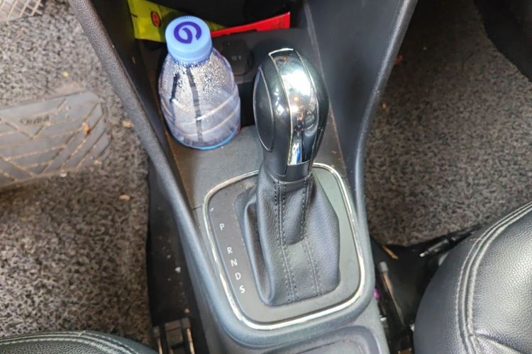 Volkswagen Polo 2016 car image #14