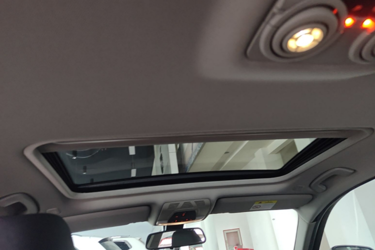 BMW 3 Series 2018 car image #18