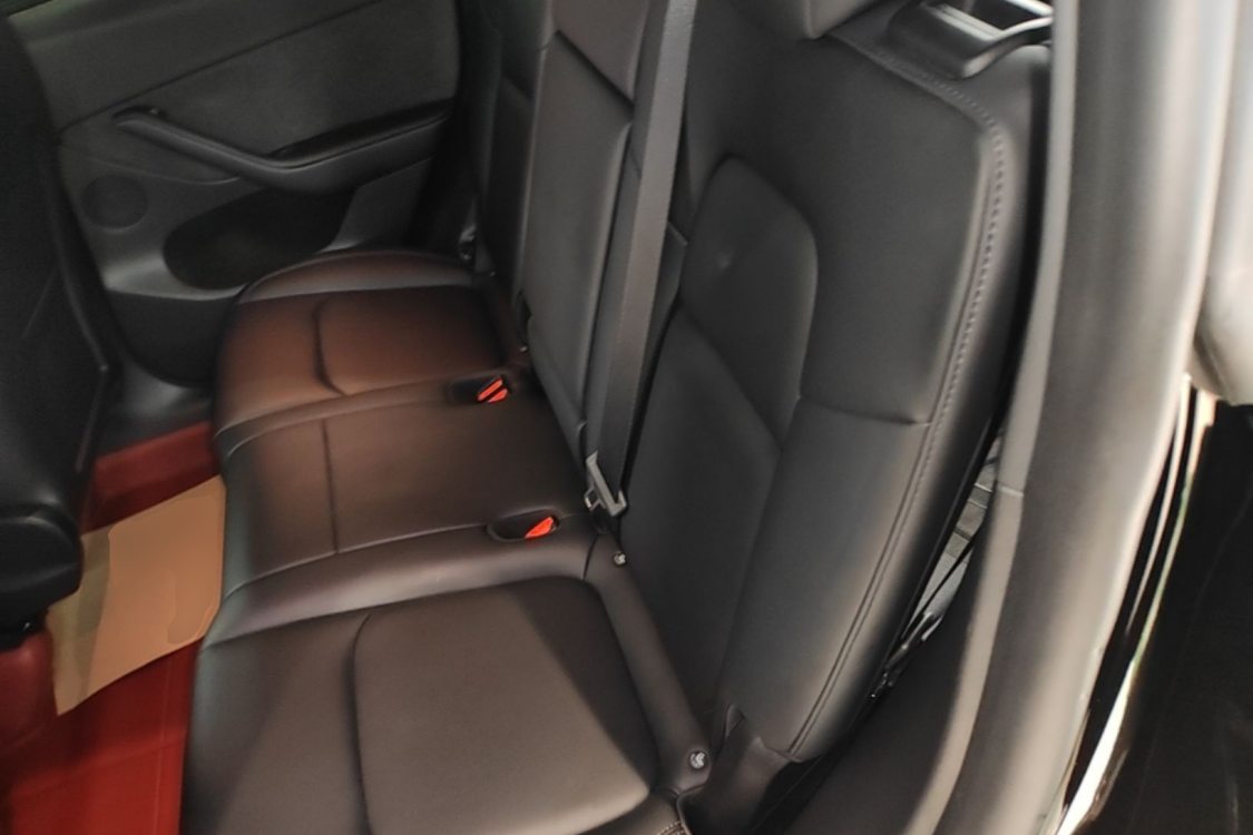 Tesla Model Y 2023 car image #5