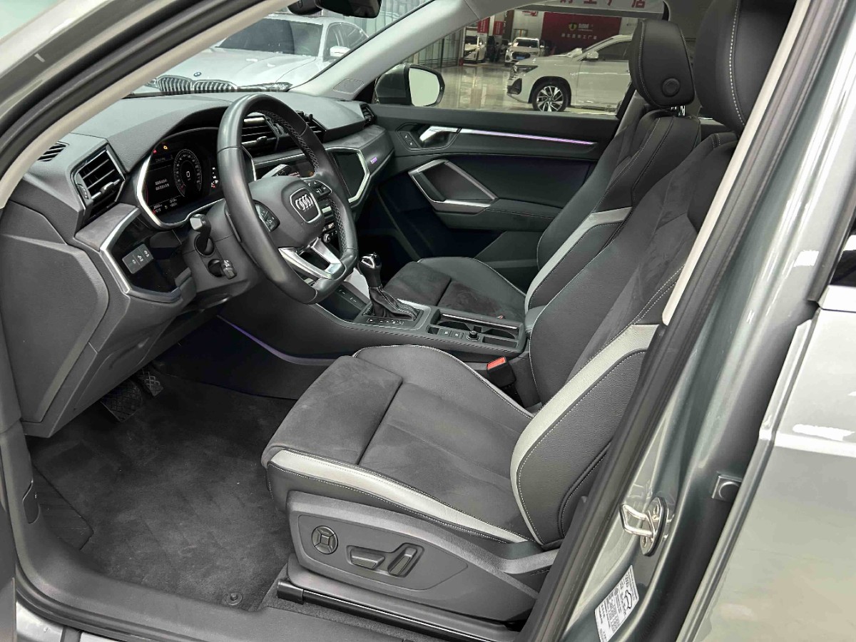 Audi Q3 2022 car image #2