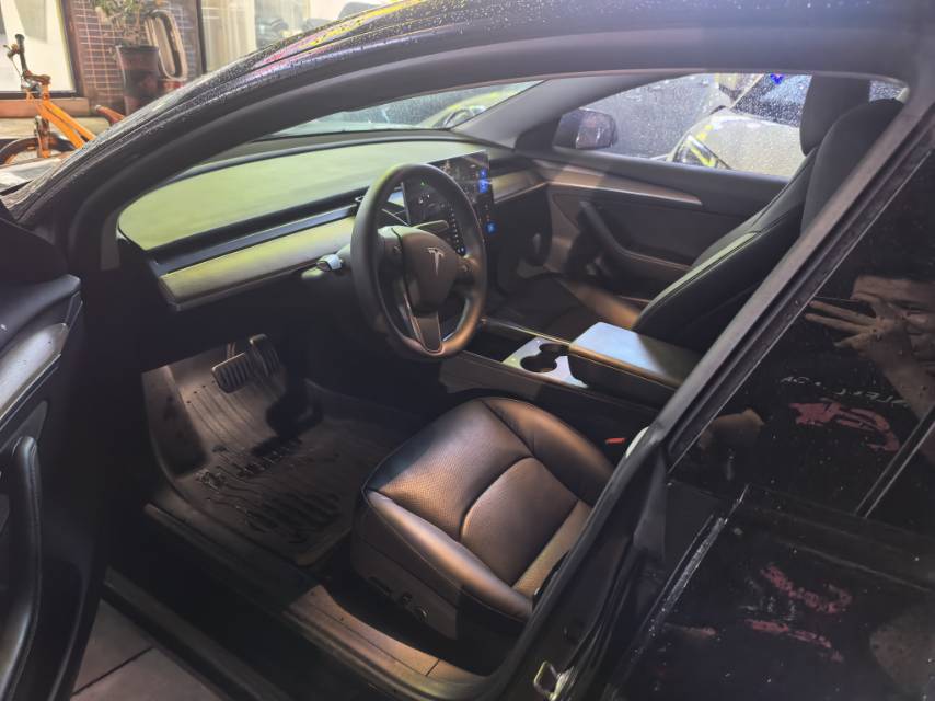 Tesla Model 3 2022 car image #2