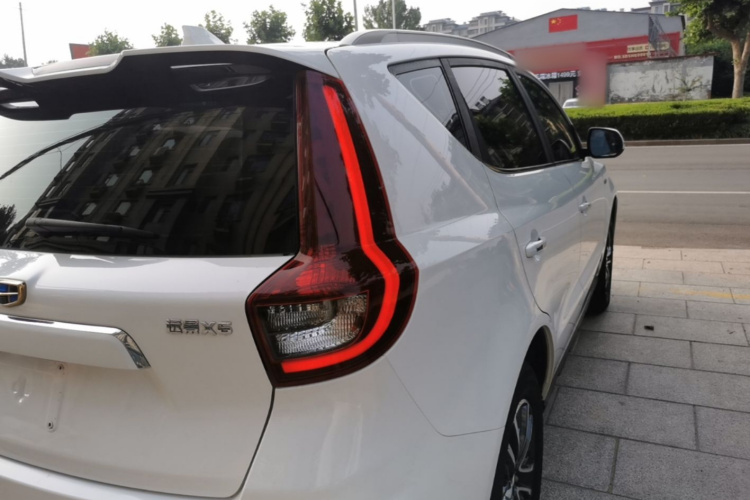 GEELY Vision X6 2019 immagine di auto #8