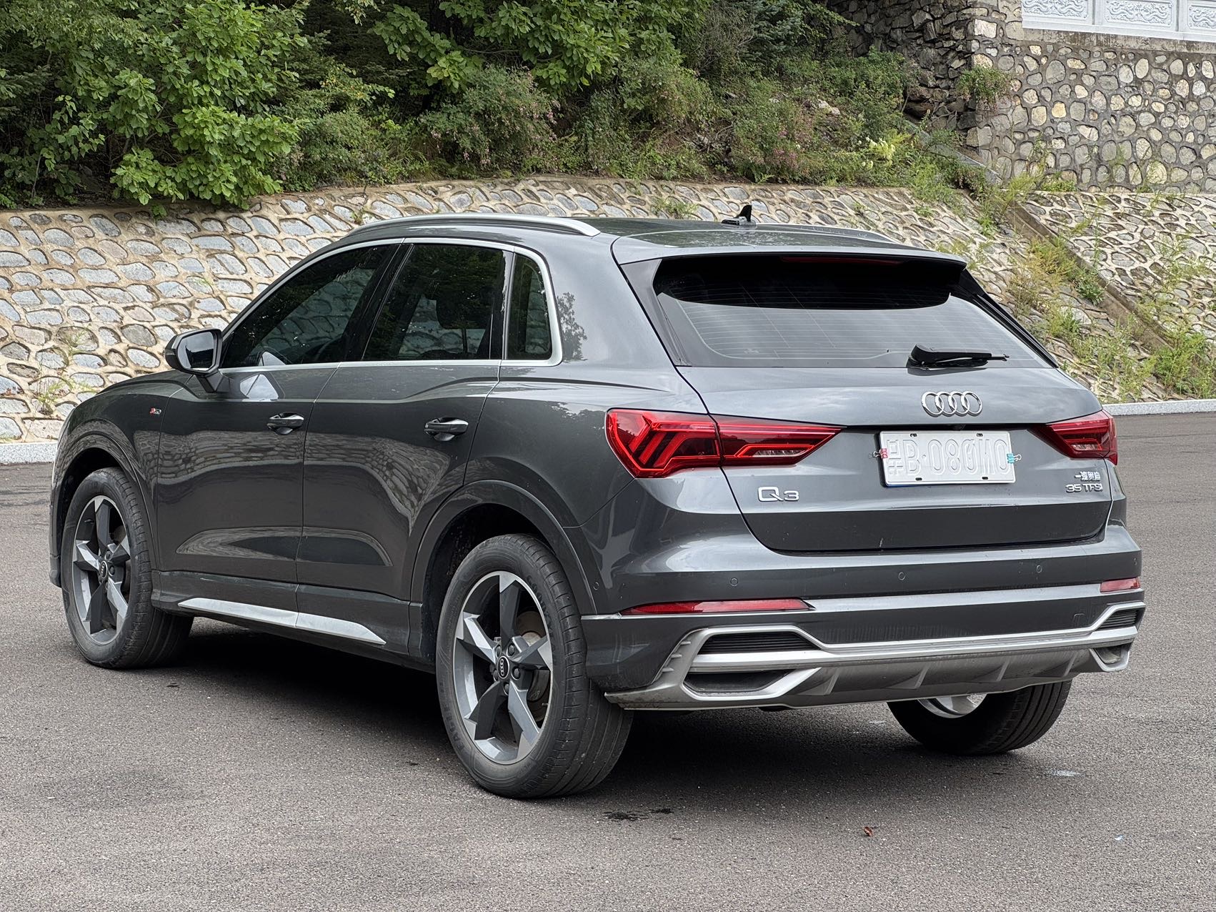 Audi Q3 2022 car image #4