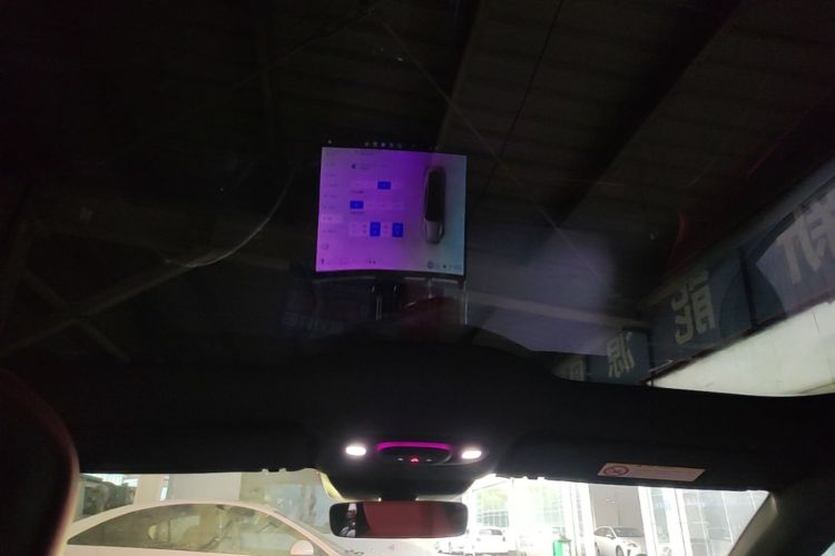 MI SU7 2024 immagine di auto #18