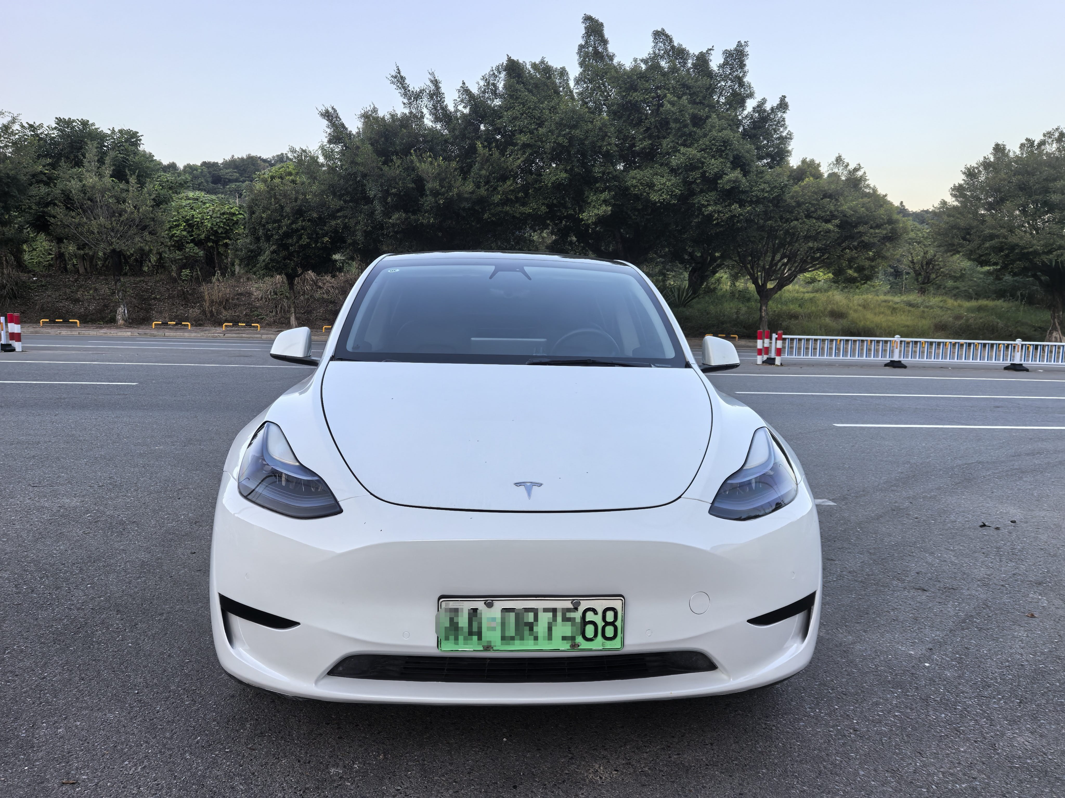 Tesla Model Y 2023 #2 Tesla Model Y 2023 car image #2