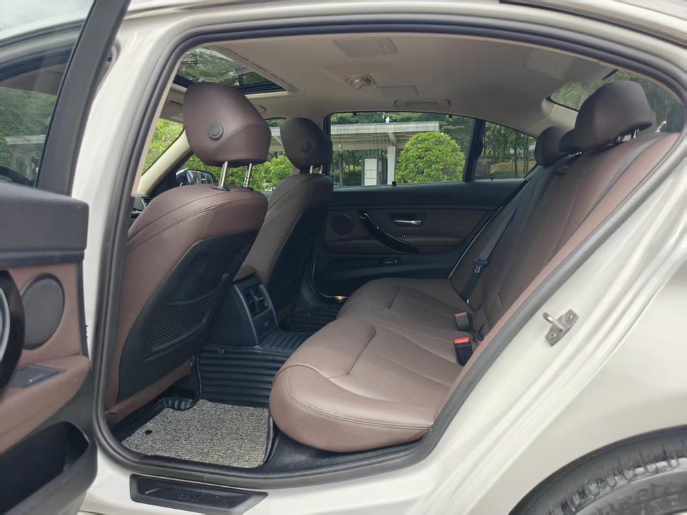 BMW 3 Series 2019 car image #19