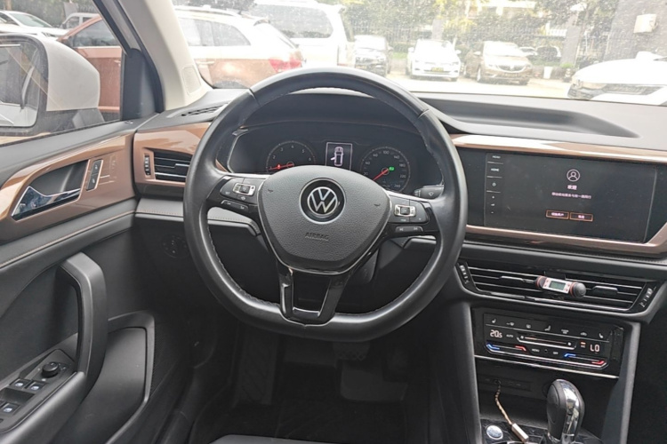 Volkswagen Tharu 2021 car image #11