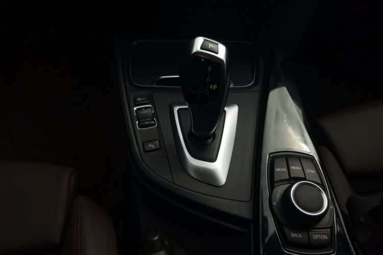 BMW 3 Series 2018 #14 BMW 3 Series 2018 car image #14