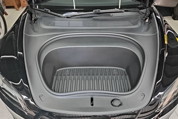 Tesla Model 3 2023 car image #20