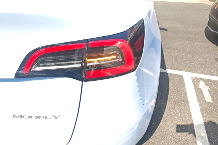 Tesla Model Y 2022 #8 Tesla Model Y 2022 car image #8