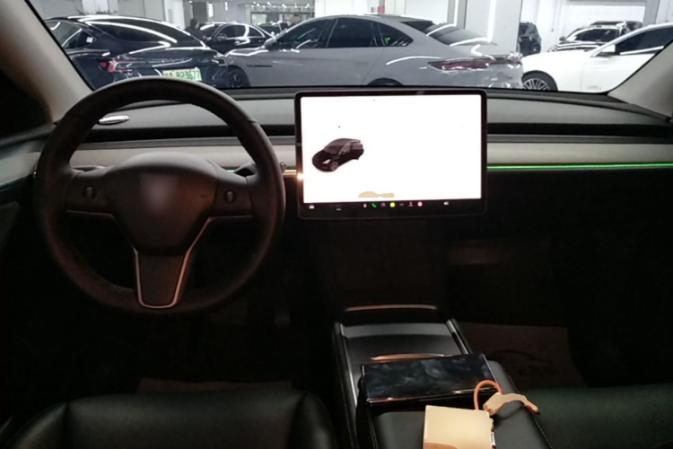 Tesla Model Y 2024 #10 Tesla Model Y 2024 immagine di auto #10