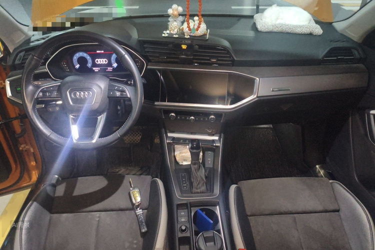 Audi Q3 2020 car image #11