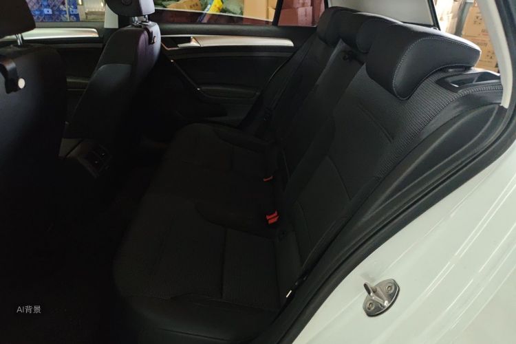 Volkswagen Golf 2018 car image #19