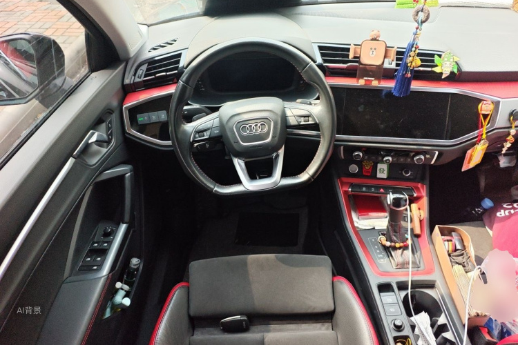Audi Q3 2020 car image #12