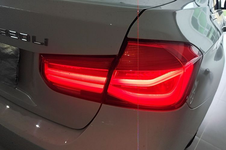 BMW 3 Series 2018 car image #8