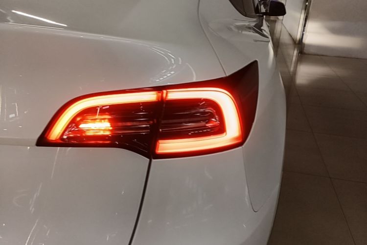 Tesla Model Y 2021 #8 Tesla Model Y 2021 car image #8