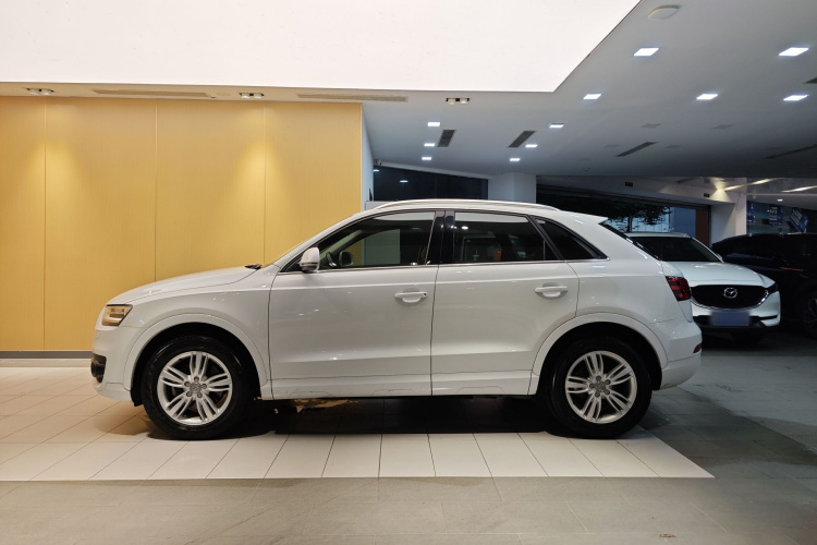 Audi Q3 2016 car image #9