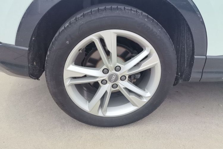 Audi Q3 2020 car image #10