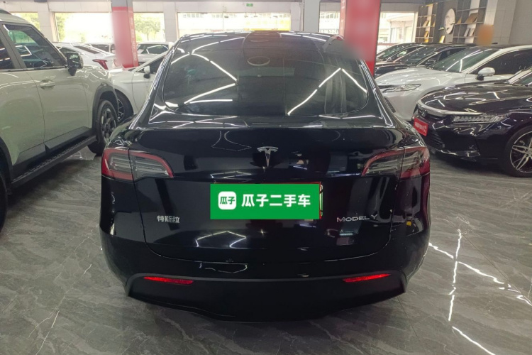 Tesla Model Y 2023 #4 Tesla Model Y 2023 car image #4