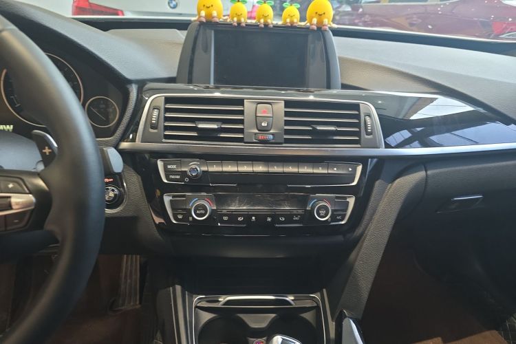 BMW 3 Series GT 2018 car image #13