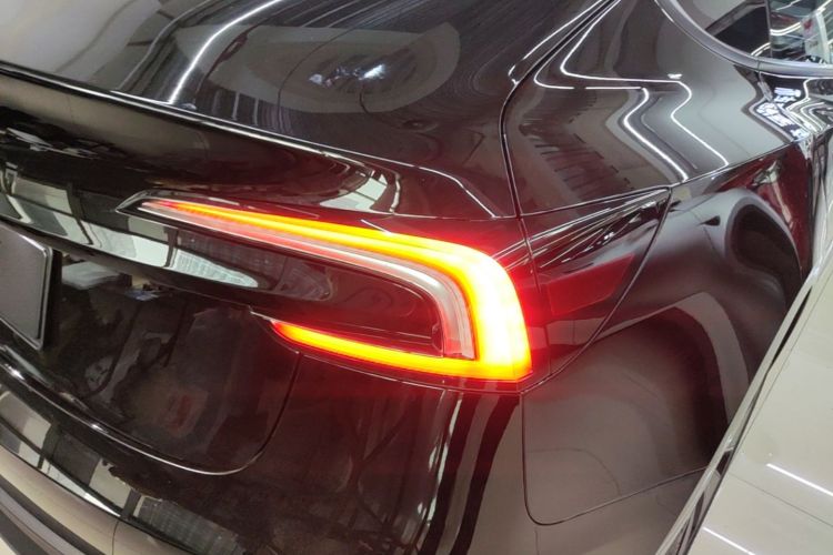 Tesla Model 3 2026 car image #8