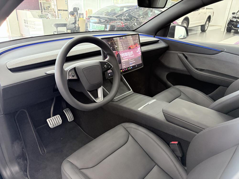 Tesla Model Y 2026 #16 Tesla Model Y 2026 car image #16