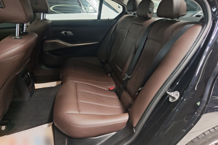BMW 3 Series 2024 immagine di auto #13