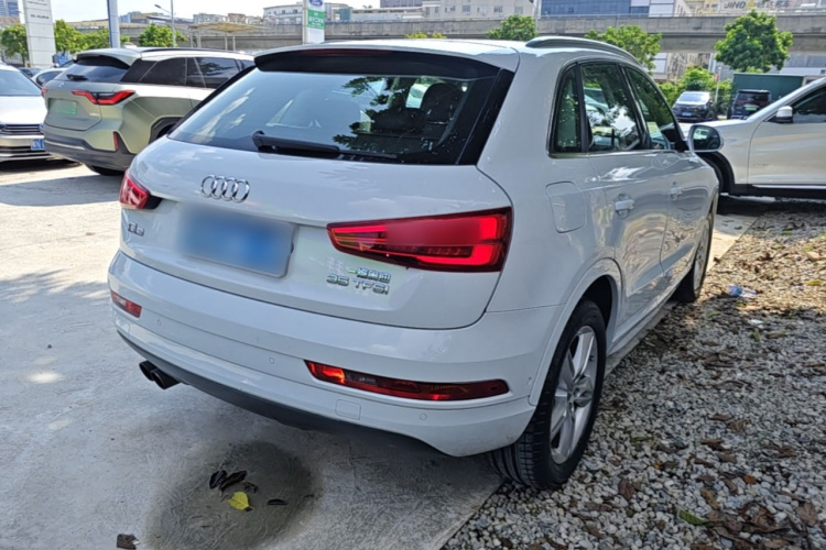 Audi Q3 2017 car image #7