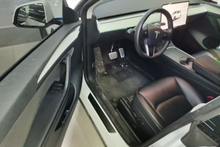 Tesla Model Y 2024 #16 Tesla Model Y 2024 car image #16