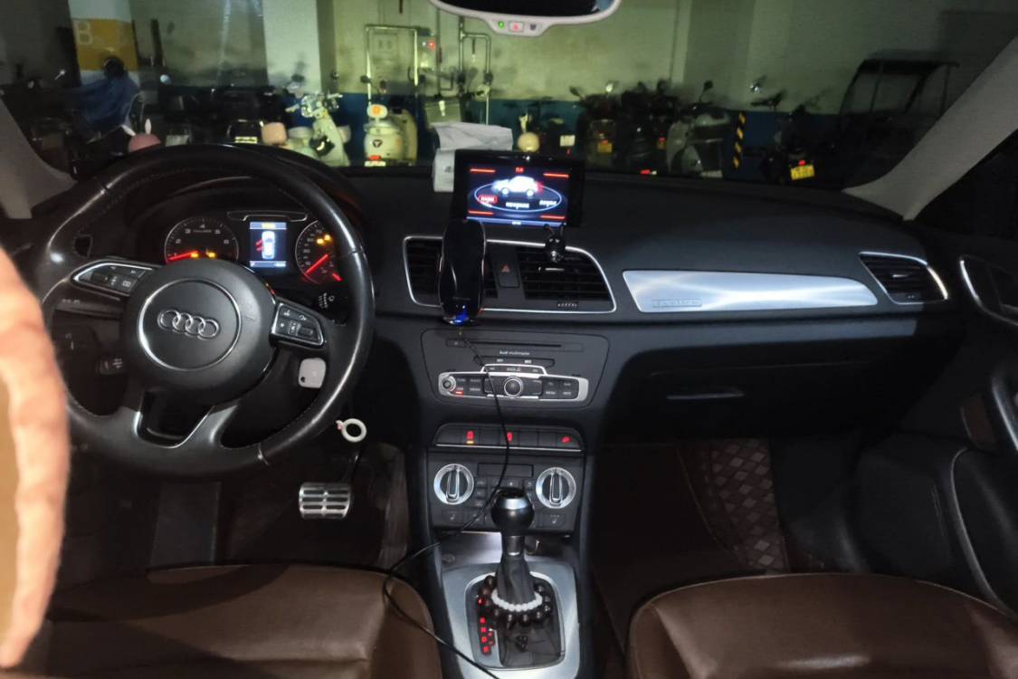 Audi Q3 2013 car image #21