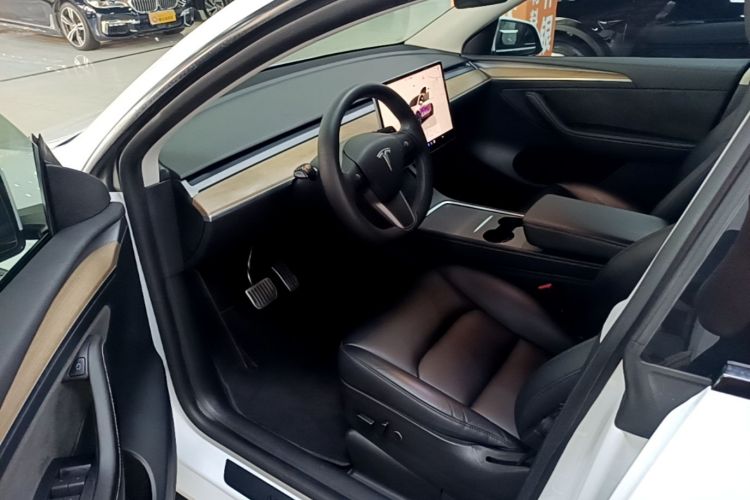 Tesla Model Y 2022 #16 Tesla Model Y 2022 car image #16