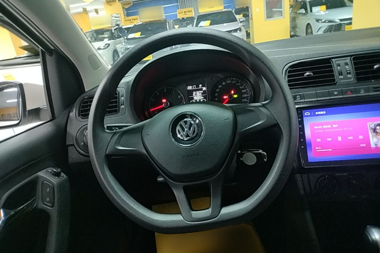 Volkswagen Polo 2018 car image #12
