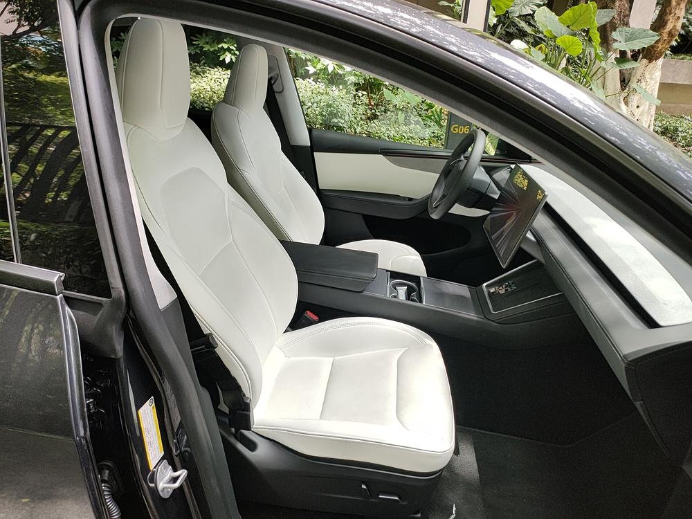 Tesla Model Y 2025 #16 Tesla Model Y 2025 car image #16
