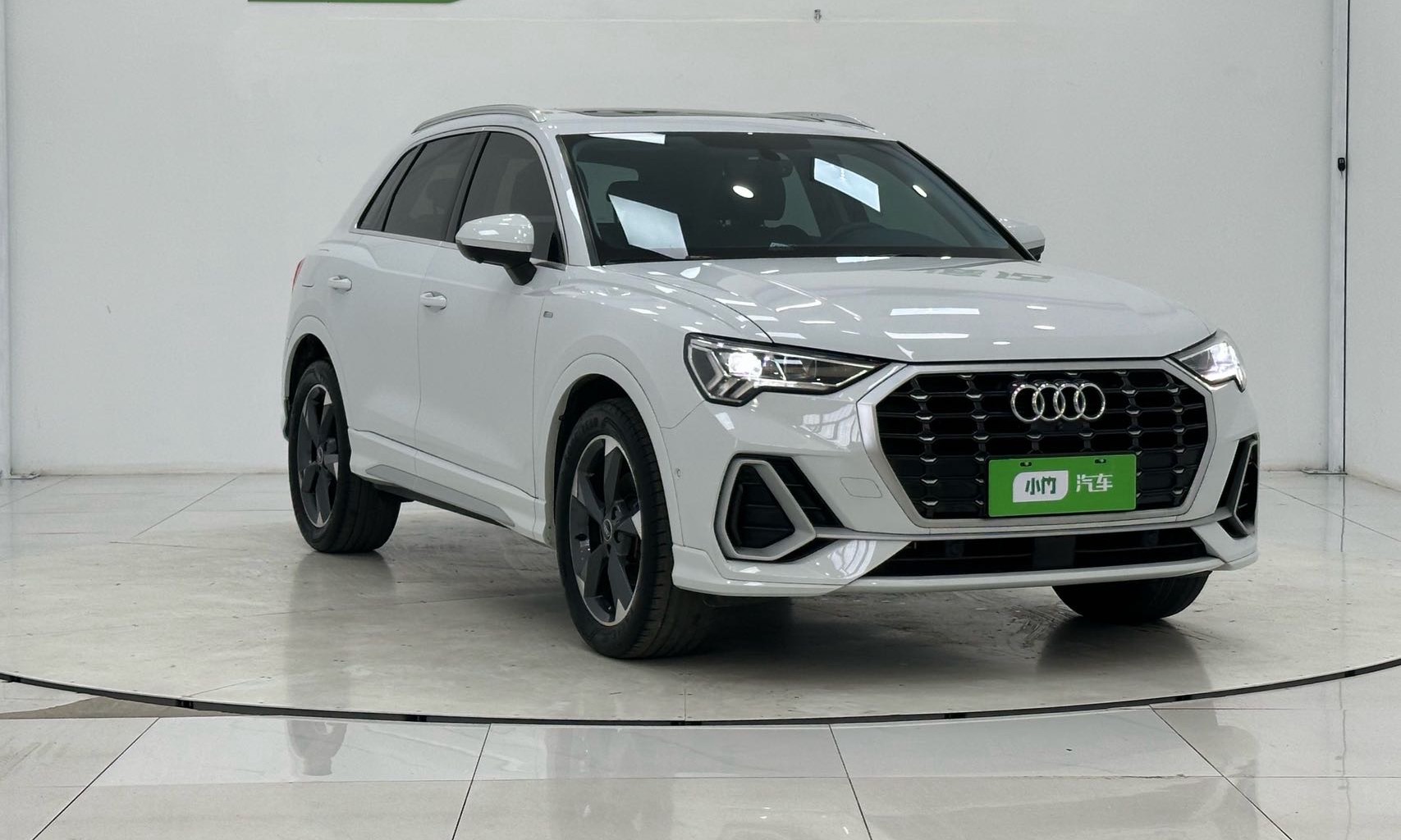 Audi Q3 2022 car image #3