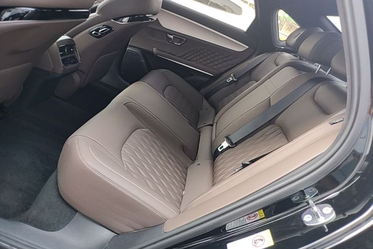 BYD Han 2024 car image #17