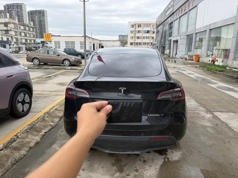 Tesla Model Y 2023 car image #5